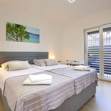Sunrise Fuer 6 Personen In Pula-stinjan *