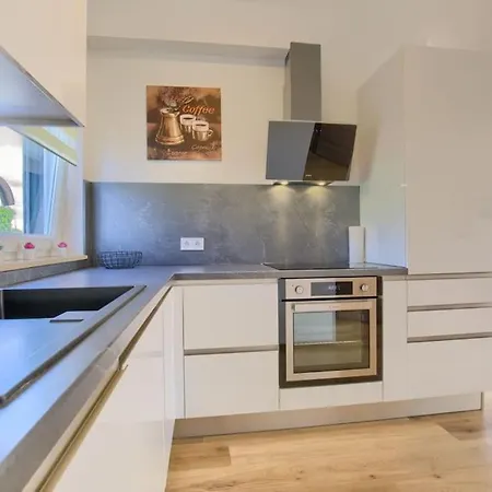 Sunrise Fuer 6 Personen In Pula-stinjan Apartment